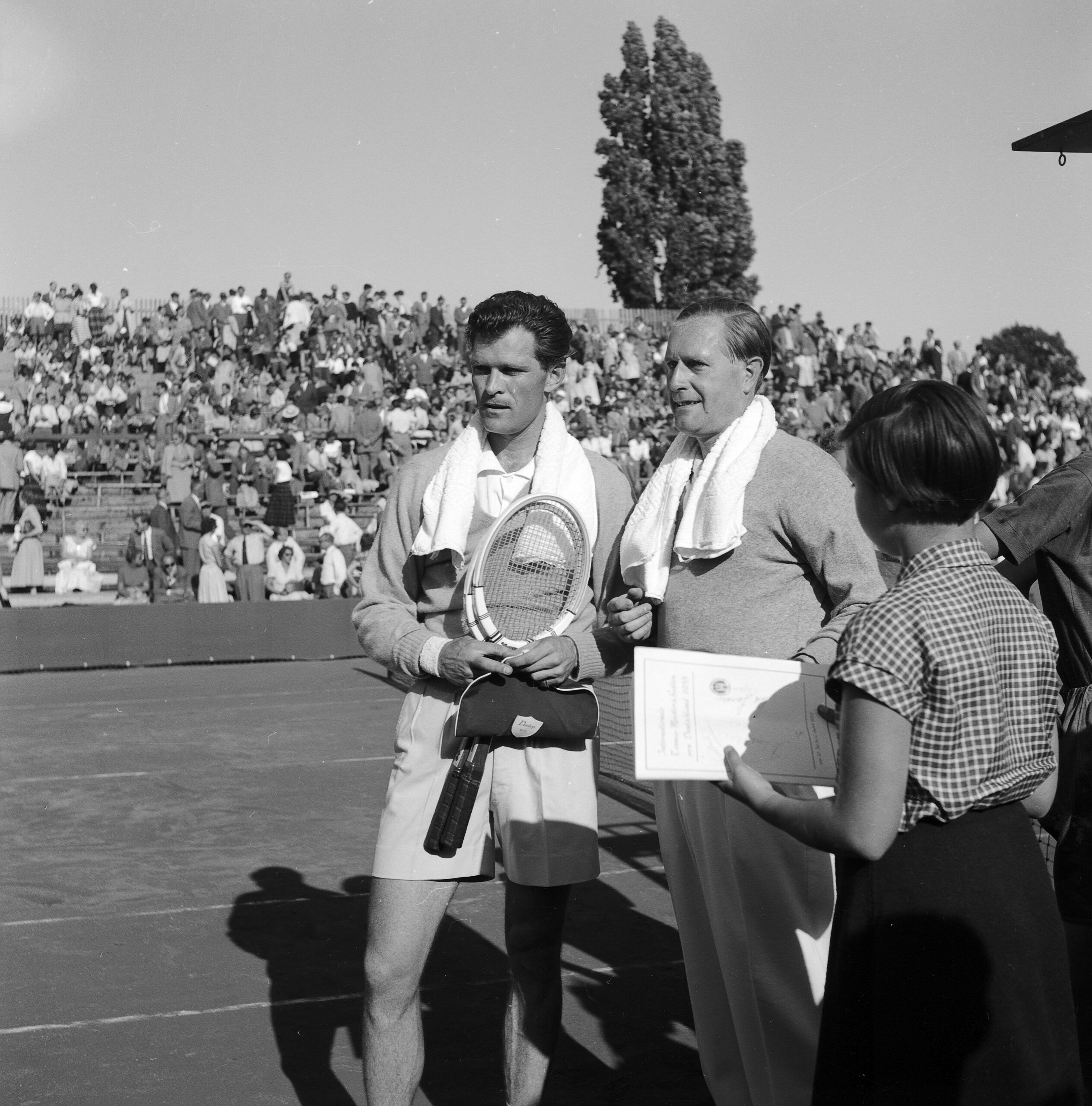 Foto_Koop_L128_Lawn_Tennis_Club_vl_Gottfried_von_Cramm_Budge_Patty_1953_01_JPG